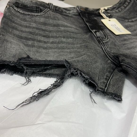 L.T.J. Letter To Juliet raw hem cutoff washed black denim jean shorts Large NWT - Picture 7 of 14